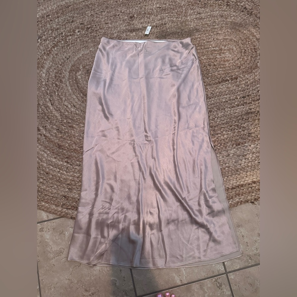NWT BEIGE SATIN MIDI SKIRT - Picture 2 of 7